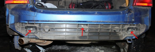 Крепление усилителя заднего бампера на кузове автомобиля Лада Калина седан