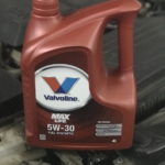 Оригинальное масло Valvoline 5W-30 для шестнадцатиклапанного двигателя автомобиля Лада Калина