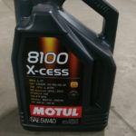 Синтетическое масло Motul 8100 X-cess 5W40 для замены в двигателе автомобиля Лада Калина