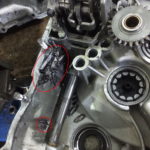 Стружка и осколки шестеренок внутри МКПП автомобиля Лада Калина