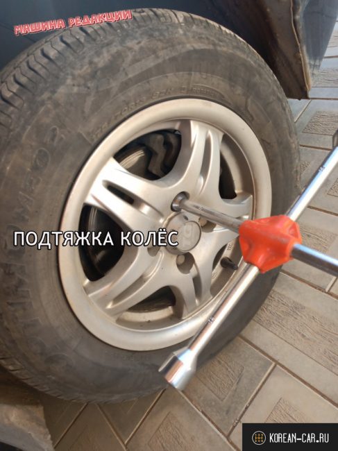 Подтягивание колёсных гаек на ВАЗ-2110