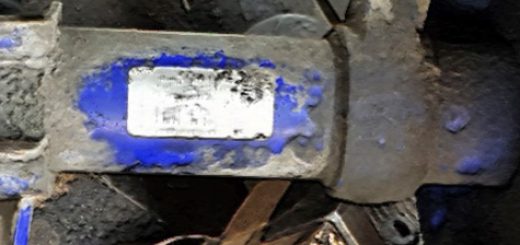 Неоригинальная стойка на ВАЗ-2110 синего цвета