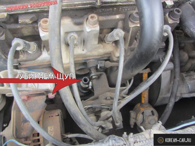 Двигатель 8 клапанный ВАЗ-2110 щуп уровня масла демонтирован